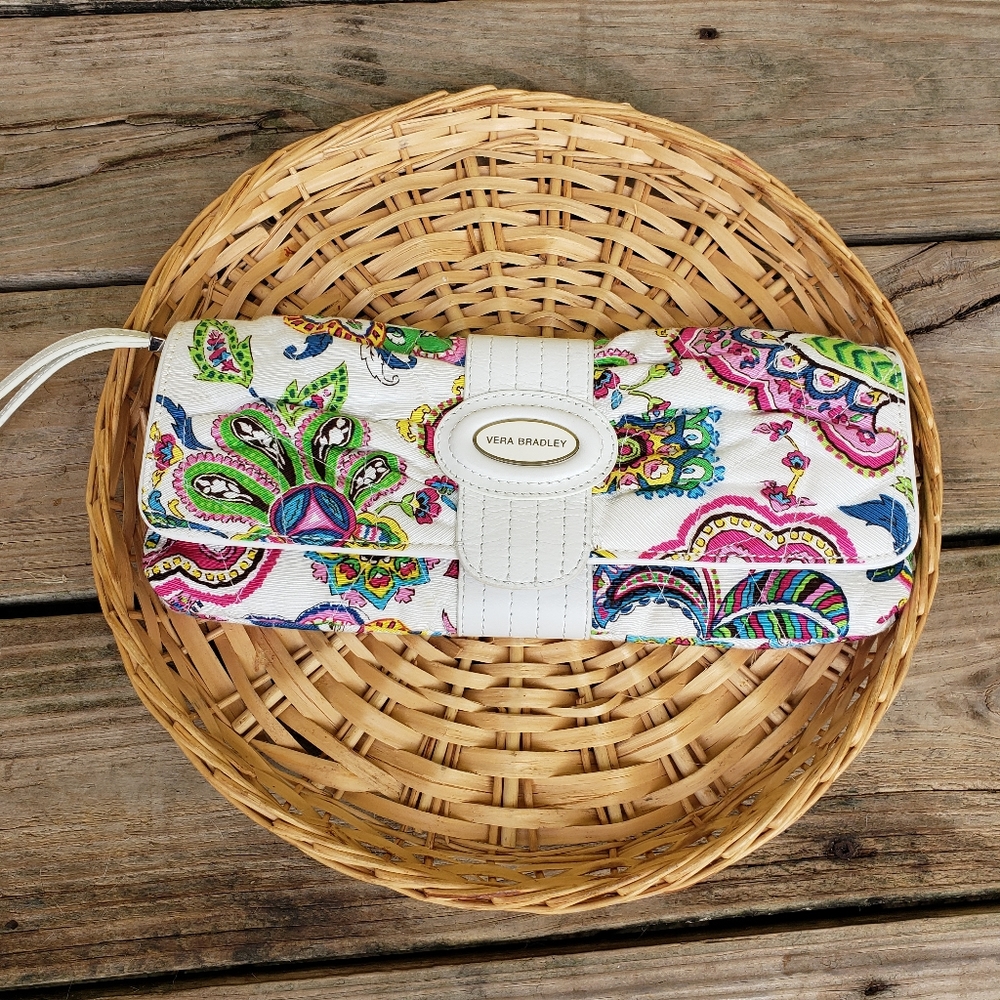 ⚠️⛔SOLD⛔⚠️ Vera Bradley paisley wristlet clutch